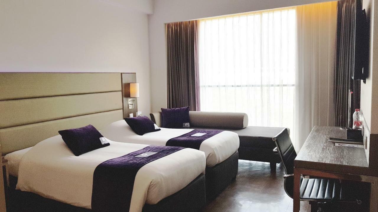 Premier Place Surabaya Airport Сідоарджо Екстер'єр фото